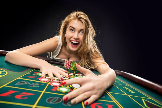 How 먹튀폴리스 Helps Ensure Fair Play in Online Gambling